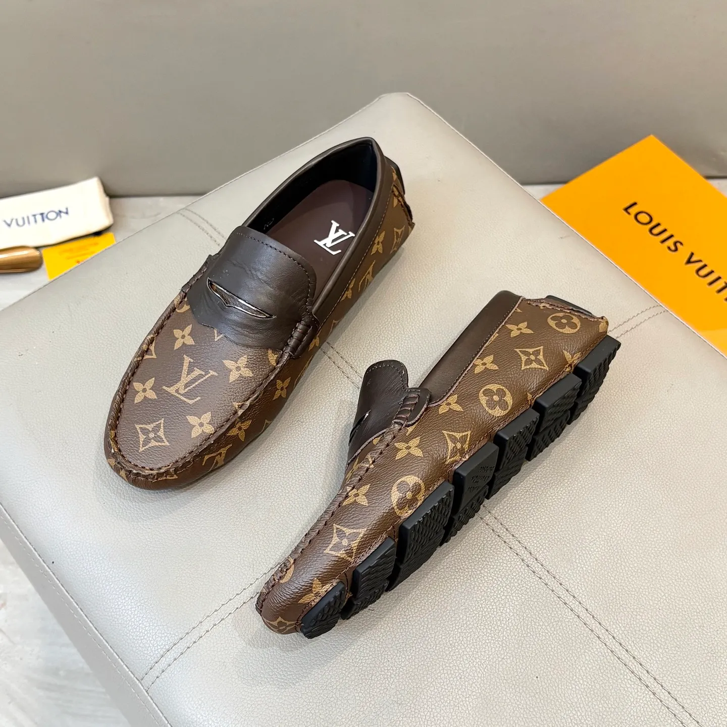 Factory price: 460💰LV men's beanie shoes 2025 official website synchronization <market top version> imported first layer old flower leather/embossed ➕ black cowhide original packaging. Size 38-45